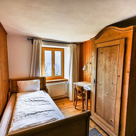 Roessli Inn 2*