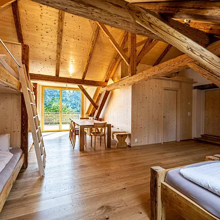 Fogadó Roessli Versam