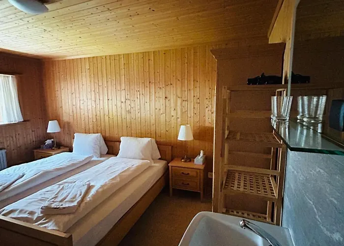 Fogadó Roessli Versam