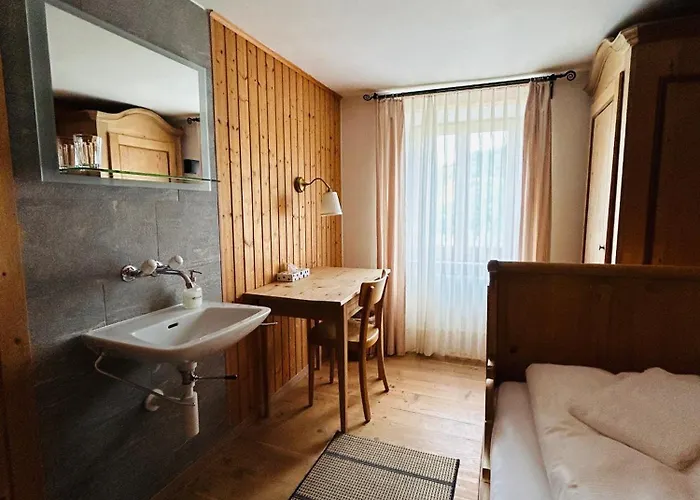 Roessli Fogadó Versam